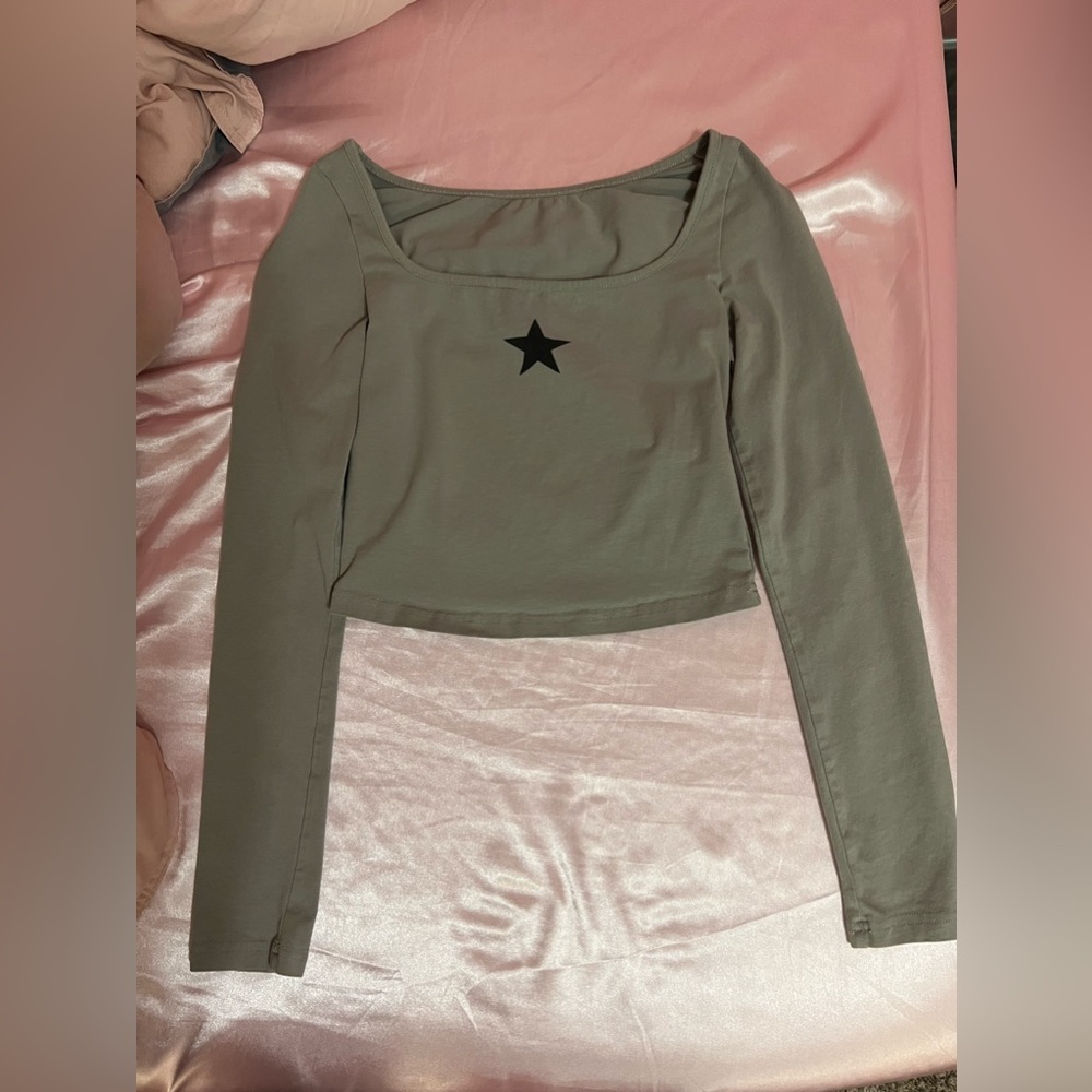Small Shein DAZY Grey Star Scoop Neck Crop Top (Lightly Worn)